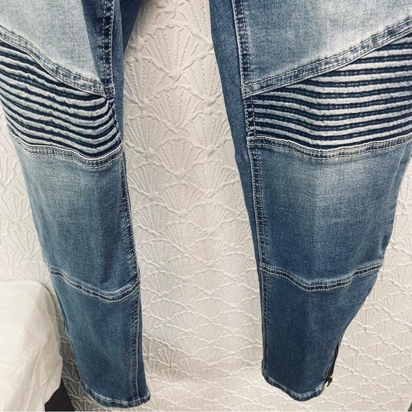 Ashley Stewart Distressed Denim Jeans Paneled Knees Women’s Size 12 Ankle Zipper - Picture 3 of 6